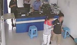 西安女打麻将吃瓜事件视频,吃瓜群众现场视频引发热议