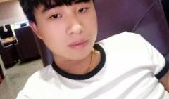 吃瓜捂嘴笑女生视频素材,吃瓜女生的欢乐瞬间