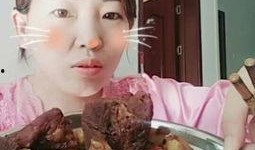 吃蜜瓜的女人视频播放,一睹吃蜜瓜女人风采的瞬间