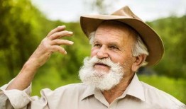 老人家的吃瓜视频下载大全,老人家吃瓜视频大全，笑料百出，欢乐无限！