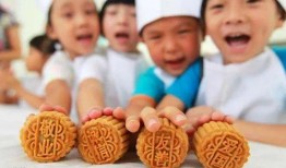 陕西中秋节吃瓜事件视频,吃瓜成习俗，传统节日新风尚