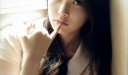 吃瓜小表妹林允儿视频,萌态尽显引网友热议