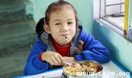 呆瓜吃冷饭视频,趣味视频带你领略冷饭新吃法