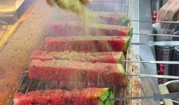 瓜哥老板吃烧烤视频播放,视频播放引网友热议