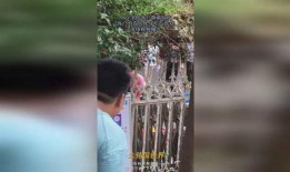 情侣k歌房吃瓜视频,吃瓜群众直呼“太甜了！”